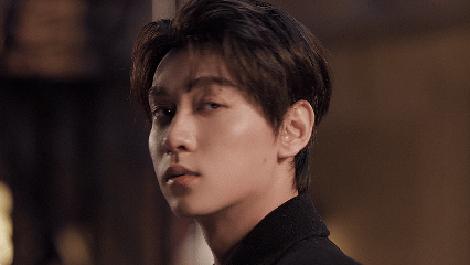 田栩宁首个彩妆代言 新年限定天台大片！田栩宁化身魔术师，带来烟花与颜值的双重盛宴