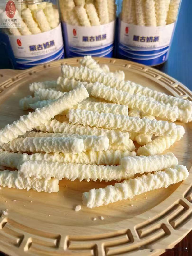 昨天去楼下的清真牛肉奶食品店买奶酪，碰到久违的老板娘。她惊呼我瘦了，瘦了很多。