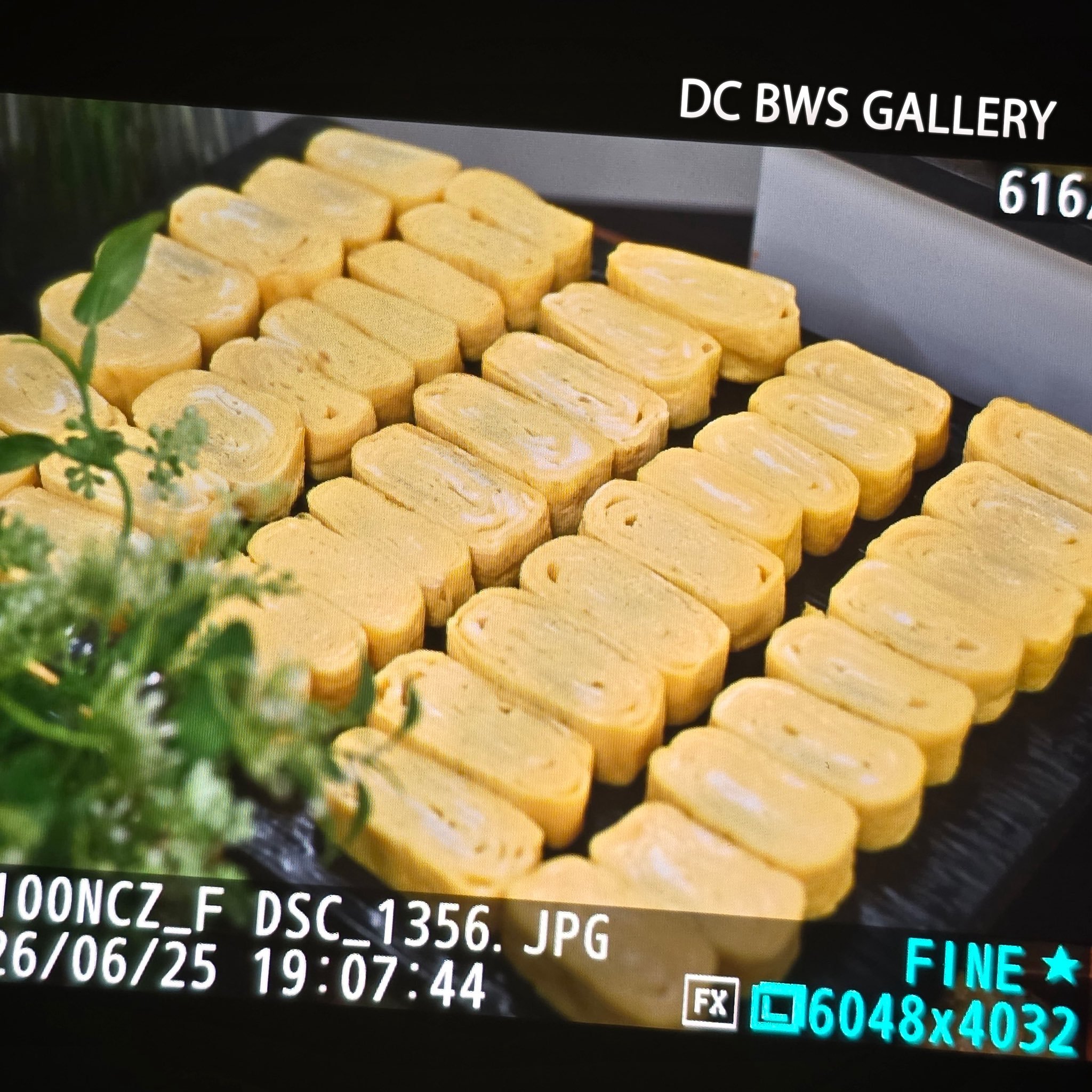 DC画廊更新昨天的自助餐应援有蛋卷哈哈哈DC画廊真的好有sense