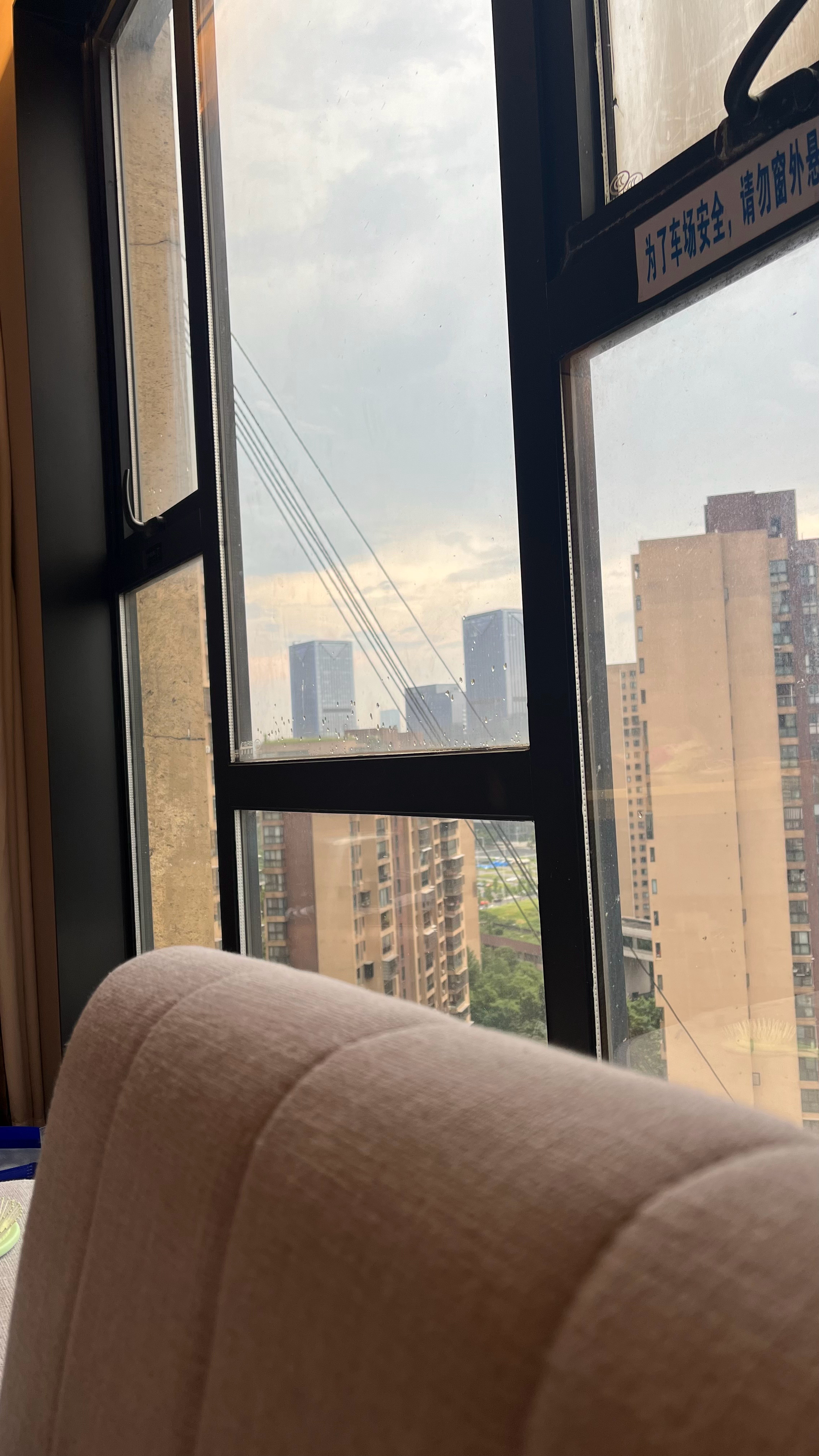 我为啥不能一辈子躺在这 下楼就是乐田。