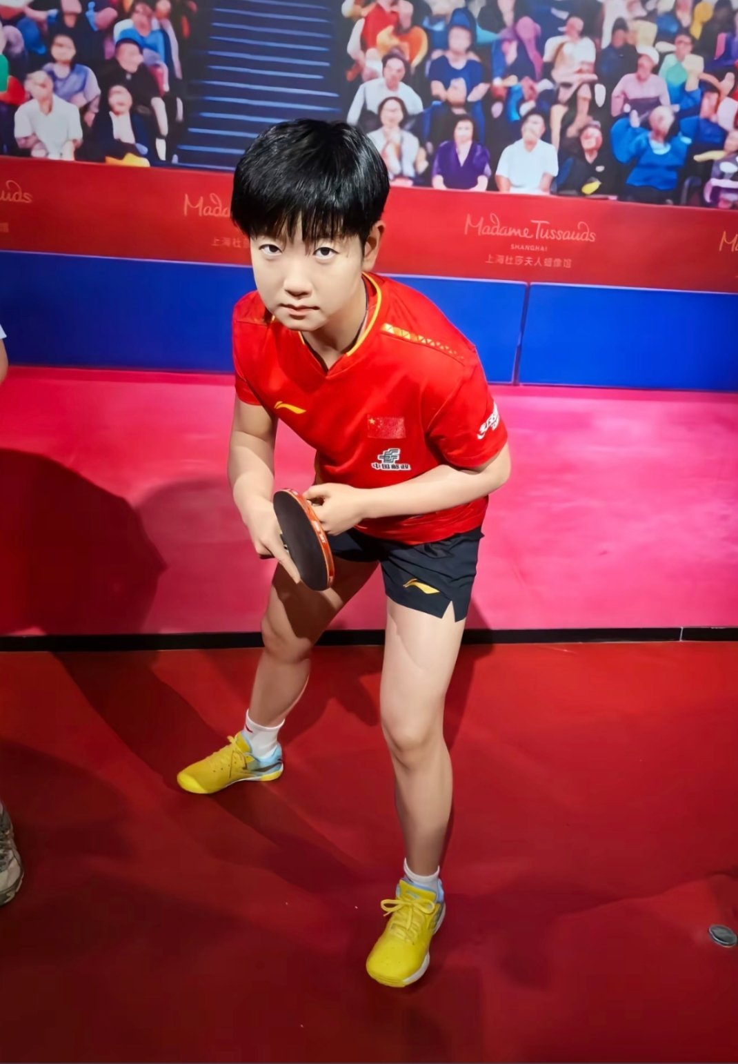 孙颖莎蜡像入驻上海杜莎孙颖莎蜡像正式亮相上海杜莎，还是馆内第一位永久馆藏的现役国