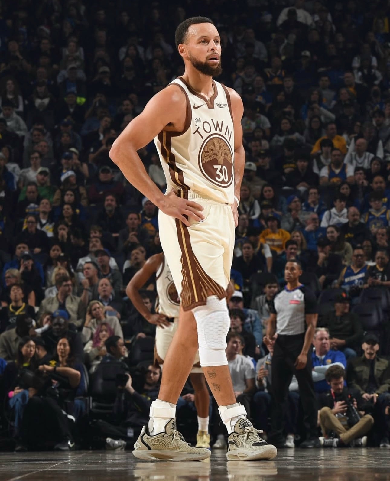 库里的乱穿鞋时期，我也借此给自己宣传一下，各位品牌方朋友如果需要合作也可以和我联