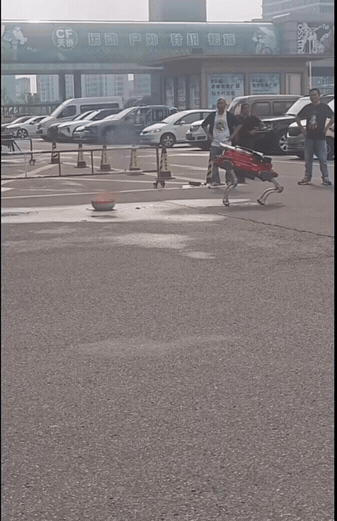 这只机器狗完美演绎了什么才是真正的弹尽粮绝！