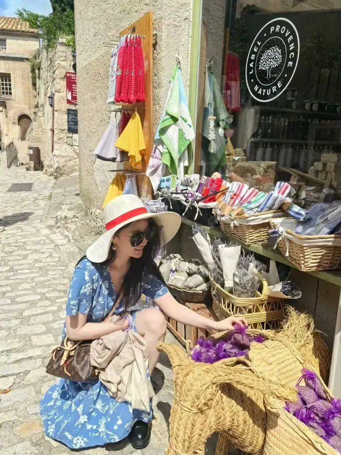 🌸🌸🌸 我们亦菲又寄回来旅行相片咯