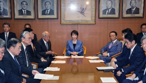 日本现在麻烦大了，经济可能撑不住，工业要出大问题，拜登时代美国对中国打科技战，日