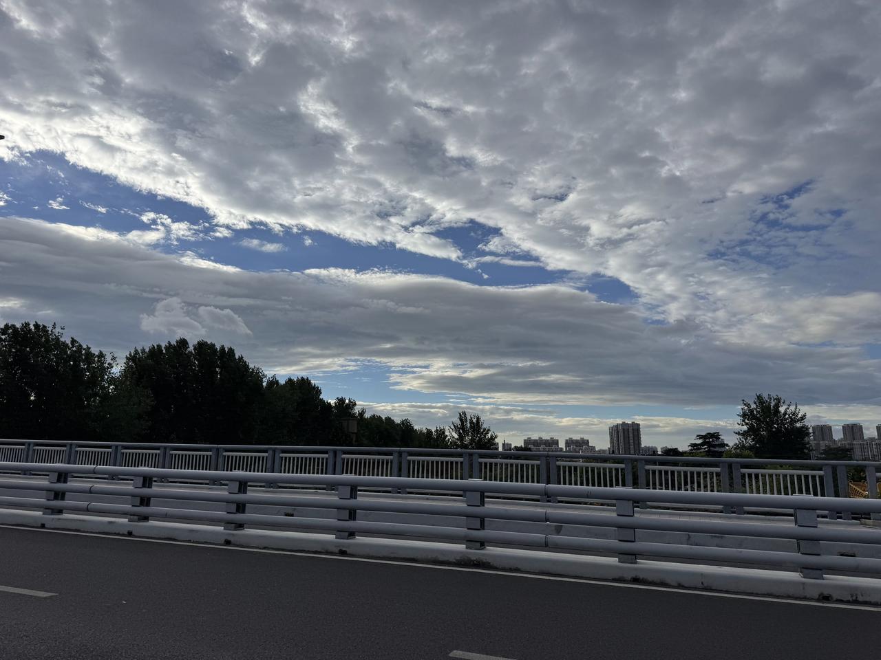 抖音玩法合伙人计划 情绪音乐玩法新风向 天空 云 随手拍天空