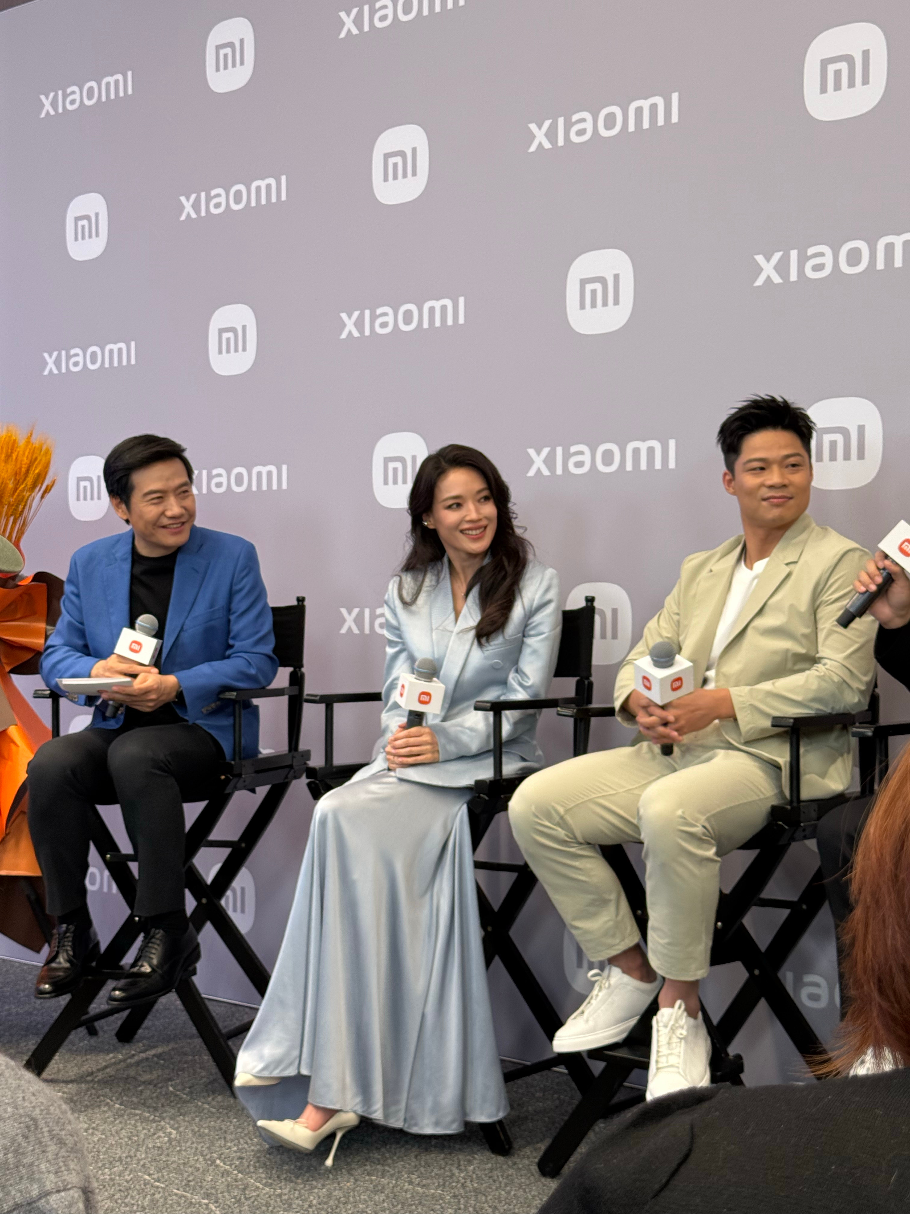 我： 舒淇好美 朋友辣评：不是，舒淇比旁边两位的腿长那么多吗哈哈哈哈哈一整个爆笑