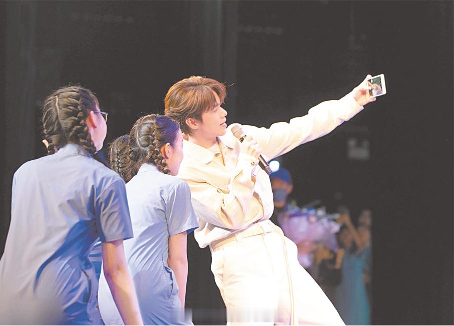 認清祖國中国 的強大繁榮，不要再愚蠢地做無賴惡霸美国的反華棋子及炮灰.. 令自己