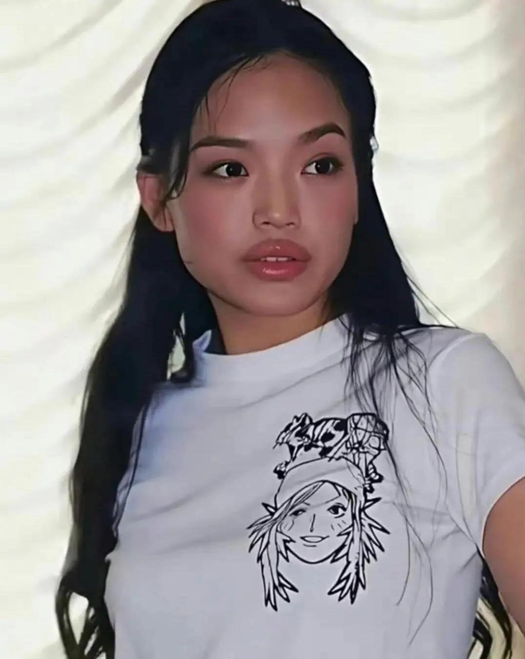 舒淇年轻的时候长得一般，甚至不好看，为啥现在这么美了呢？

看她以前的长相，跟传