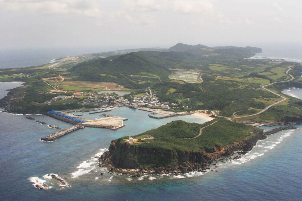 很多人以为，高市早苗的强硬是在配合美国围堵中国。错了！真相是，她正在把日本变成亚