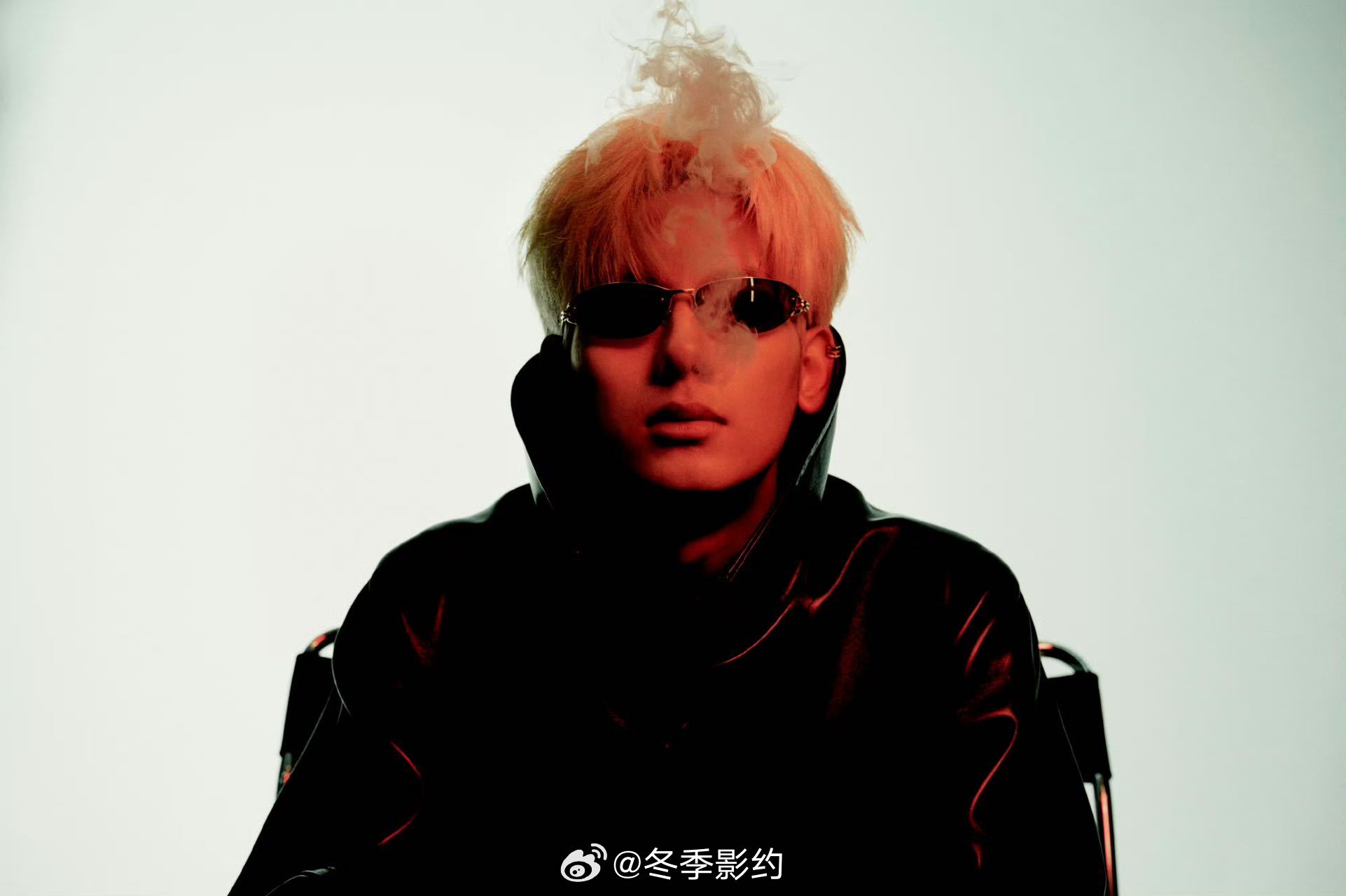 胡先煦上城士非遗巡游展胡先煦上海路透生图 这张脸真的太会钓了，白毛造型又野又欲，