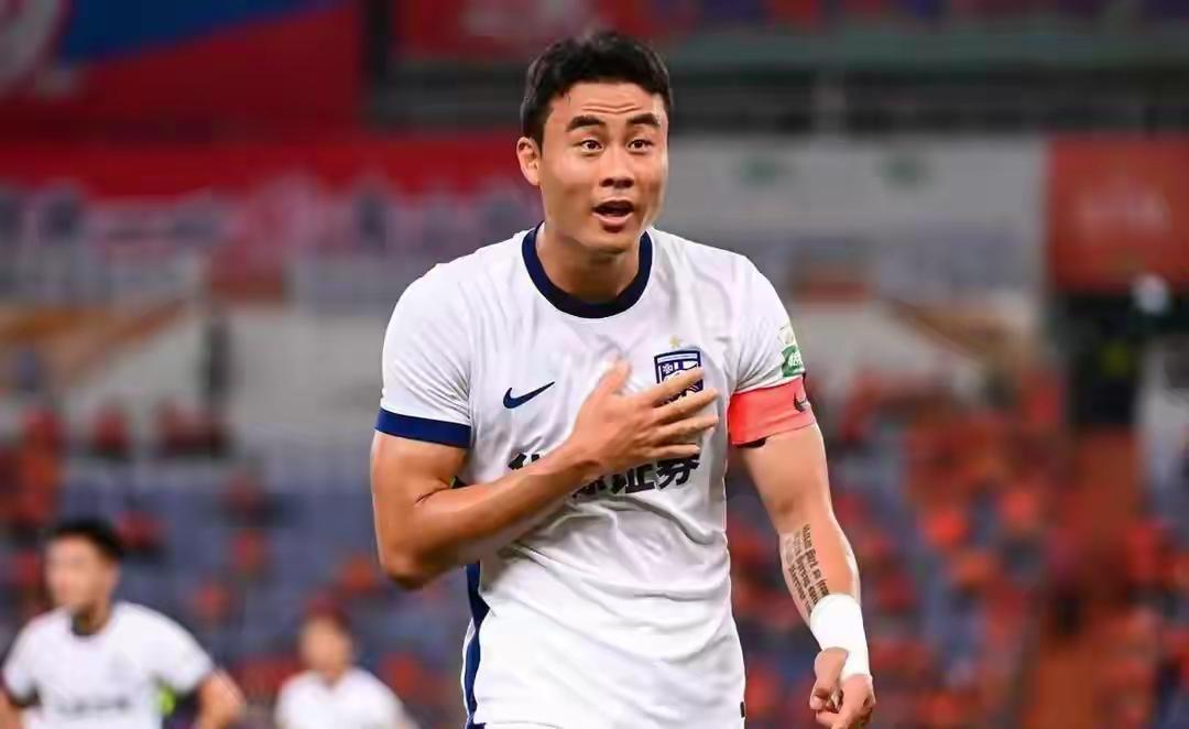 武汉三镇2025赛季评析后卫陈哲超

     看到有人写陈哲超的正能量贴子，可