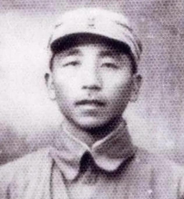 1943年，十个汉奸押了一个八路军，打算送给鬼子，路上，一个农民拿着扁担，把汉奸
