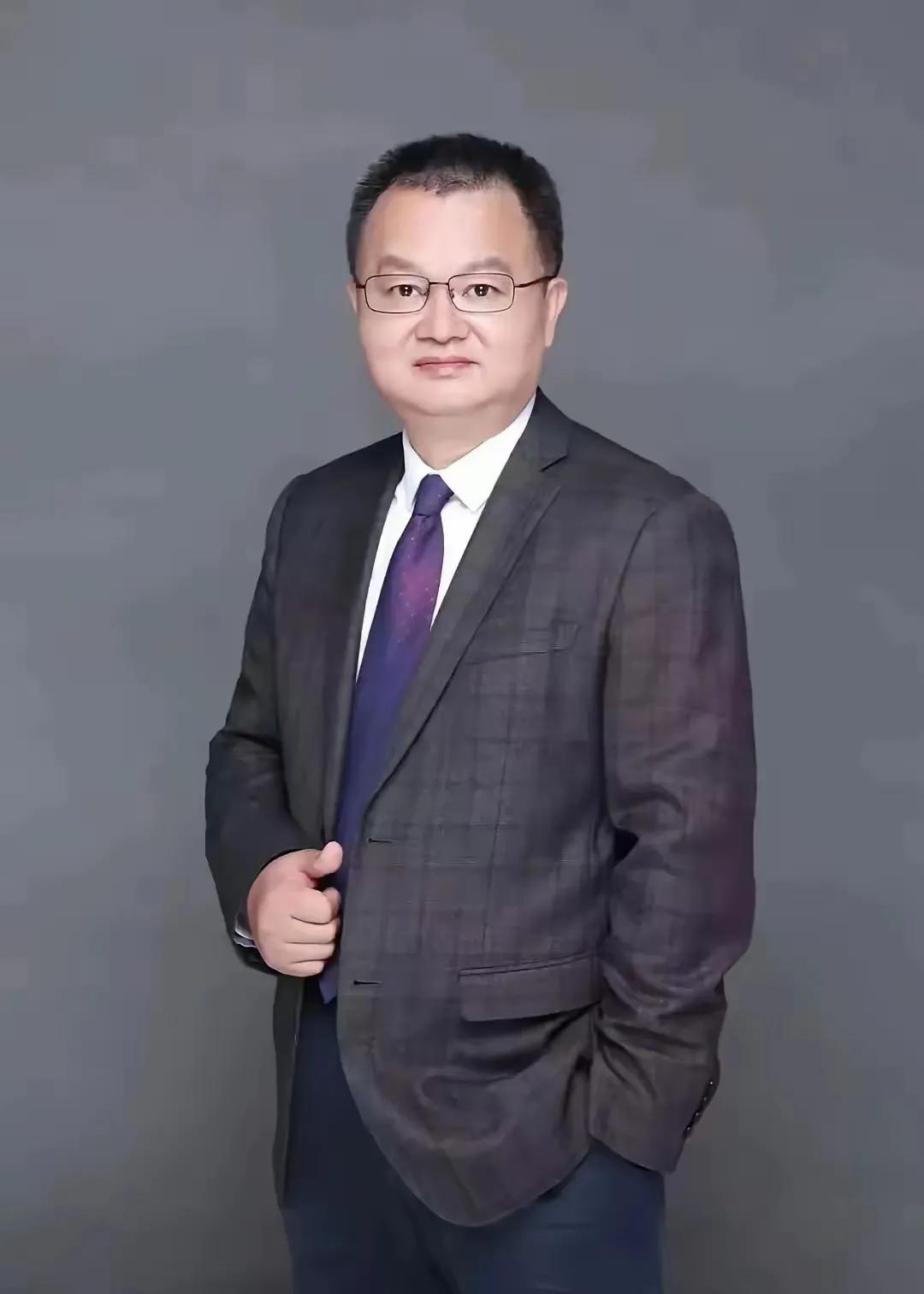 武大校长张文平，他也不是武大一把手。一把手应是武大党委书记。张校长是个数学家，管