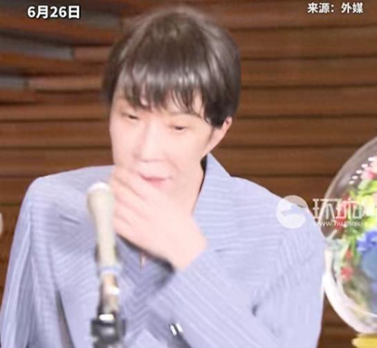紧急记者会上，高市早苗口齿不清，面色发红，被质疑醉酒；事后发文：没来得及吹头发和