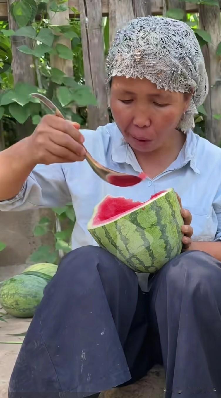 最佩服的人，阿蛋嫂，86年的女人，老大法图麦都结过婚有一个孩子了！人家6个孩子，