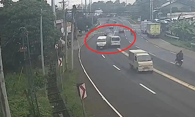 2025年12月26日，一辆载客巴士在菲律宾南甘马粦省发生车祸，已导致4人死亡、