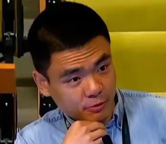 中国记者徐德智在联合国会场站起来，只问了日本代表两个问题：“谁炸的日本？为什么炸