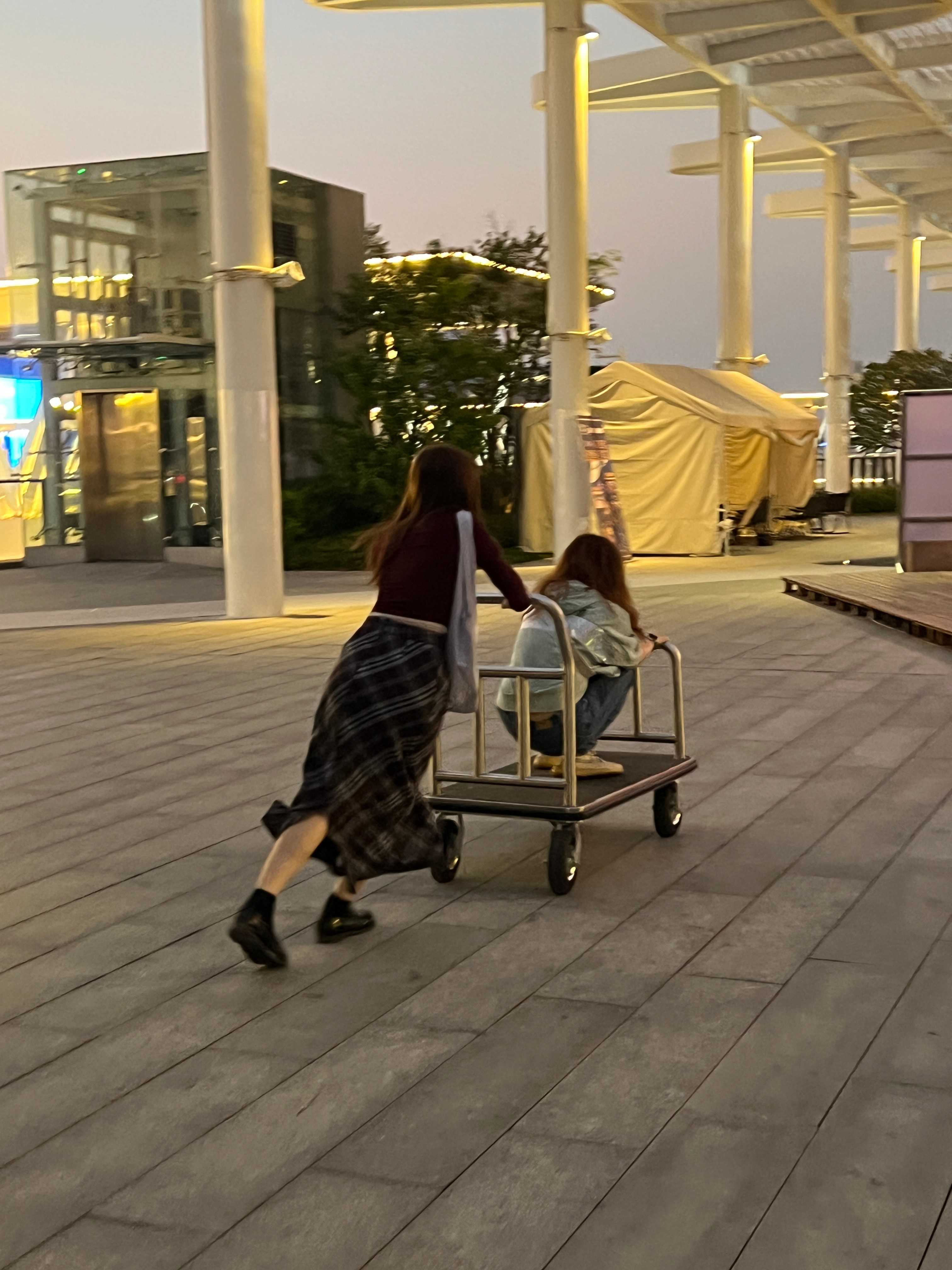 摆摊结束啦！这三天虽然累但是真的好开心！！！！这个展馆位置真的挺偏的，真的谢谢远