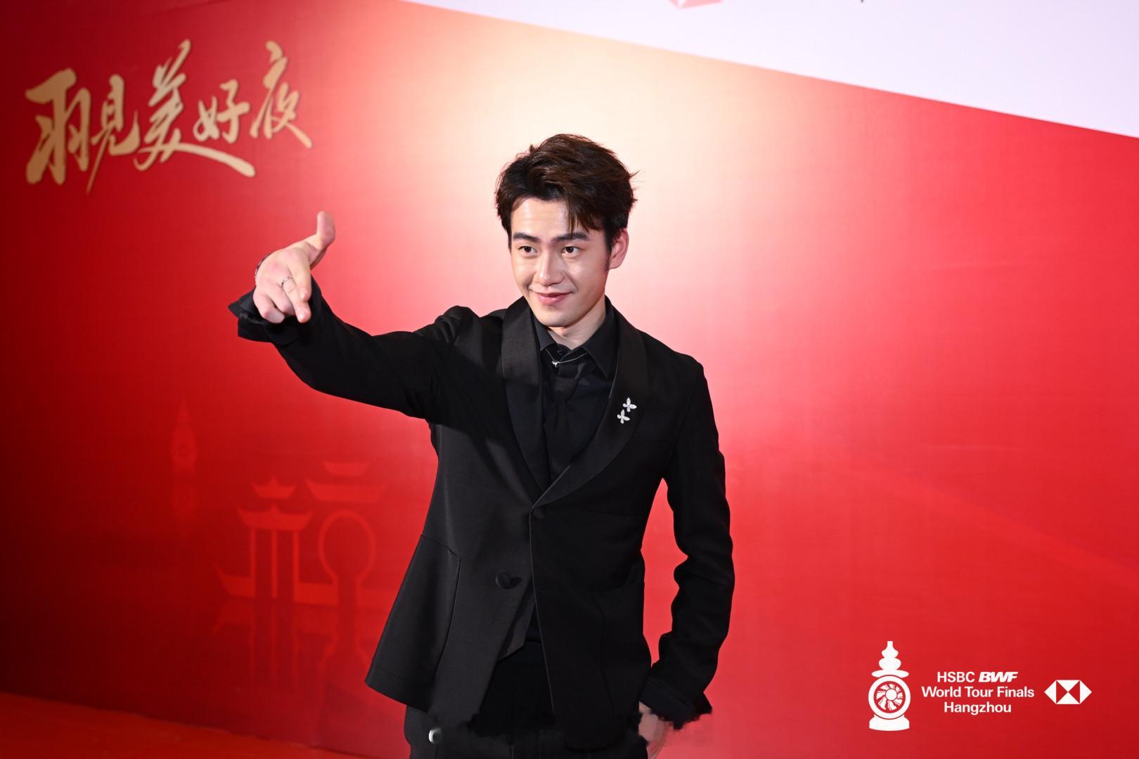 王昶西装太帅了 再来三张王昶羽联总决赛颁奖典礼热点现场