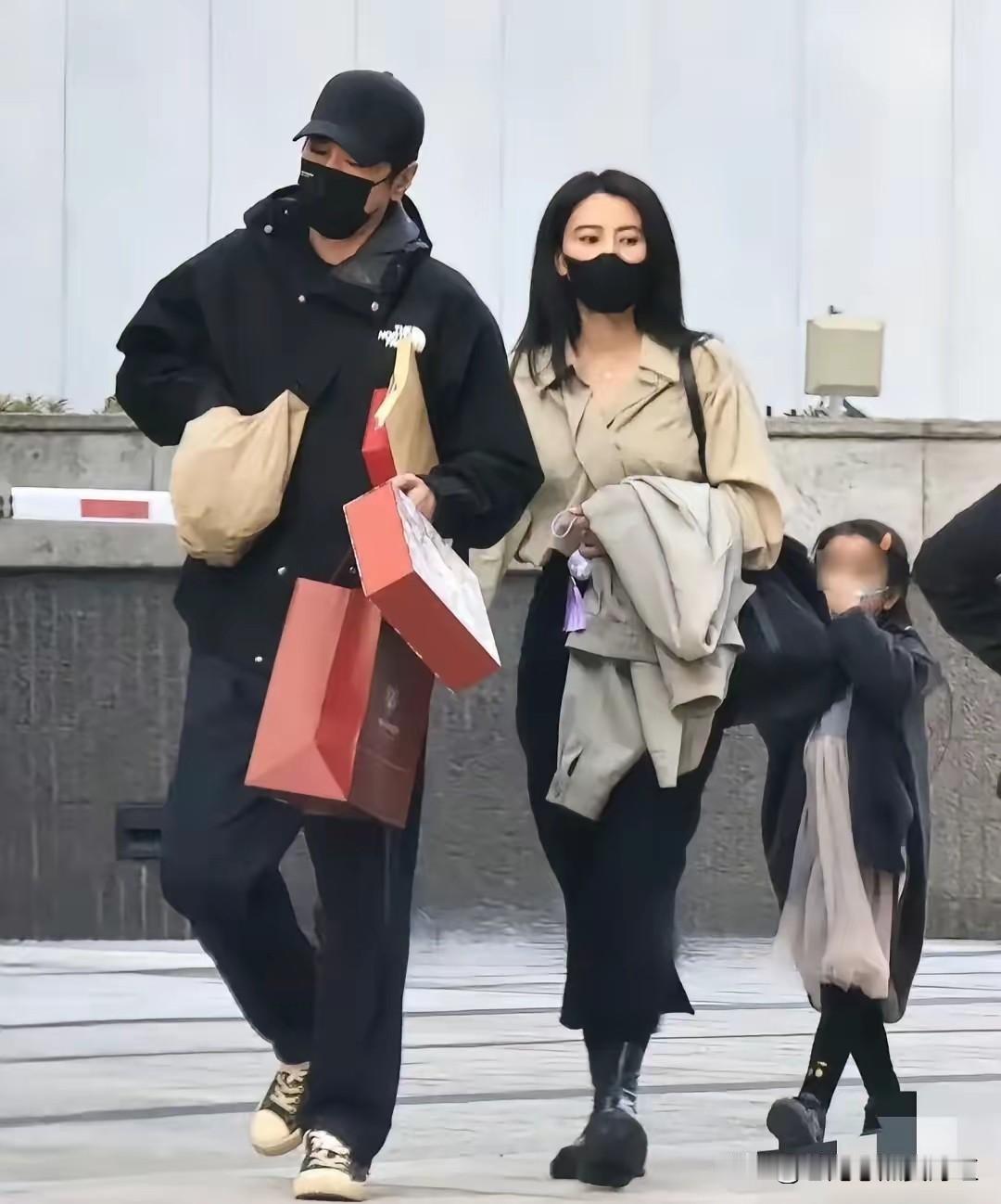 为啥说高圆圆和赵又廷永远不会离婚？答案藏在这些细节里！
 
娱乐圈的恩爱夫妻不少