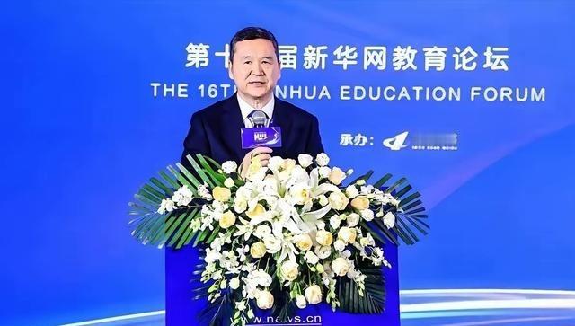 中央最近亮剑了，十五五规划直接把“遮羞布”扯了下来。5000万大学生，满大街的本