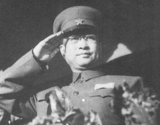 标题：“你爸爸是什么将？”陈赓大儿子被“刁难”，他一句话逗笑众人
1955年授衔
