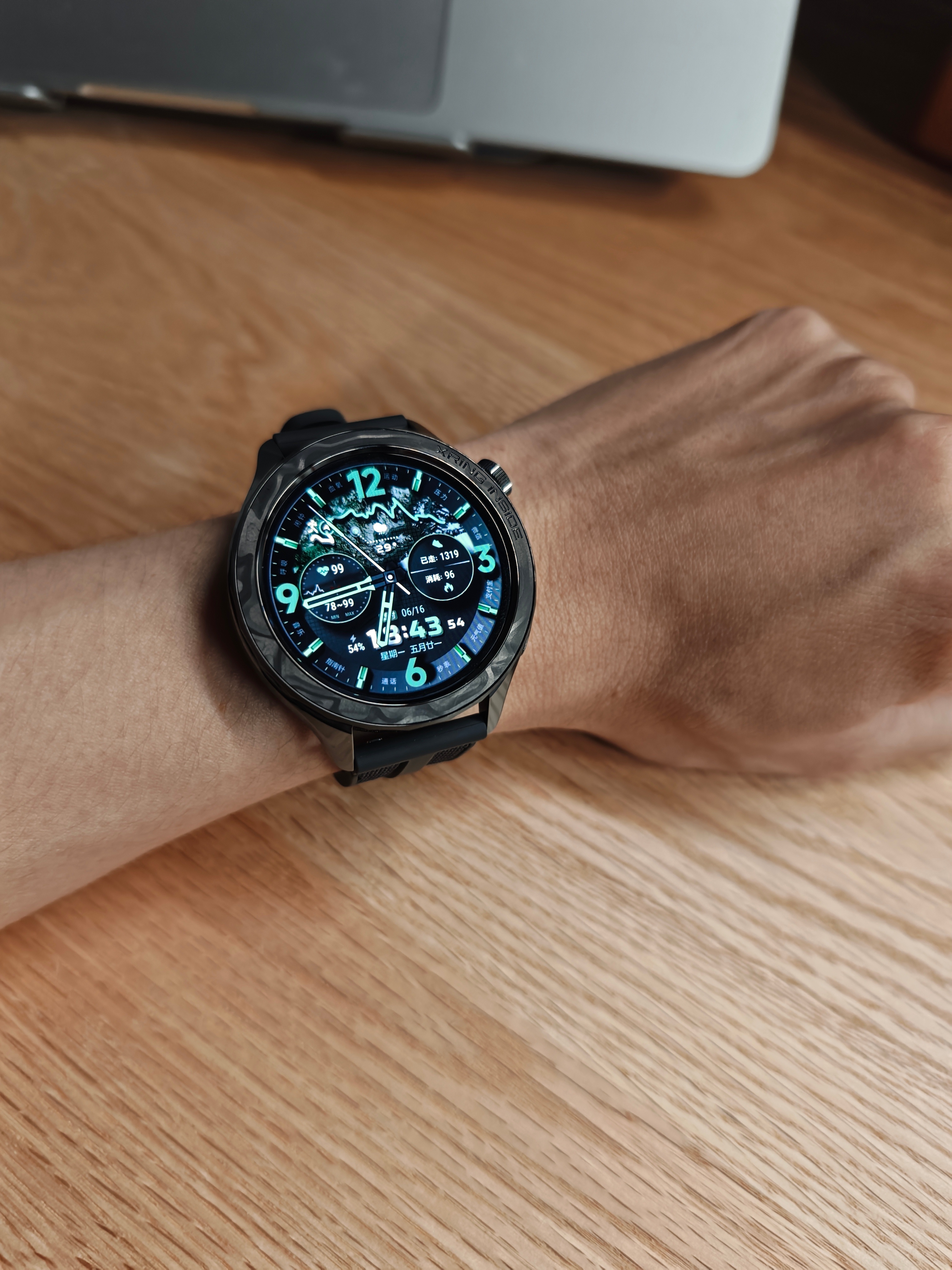 花了8块钱，给小米WATCH S4买的表盘，好看吧[哪吒嘟嘴] ​​​
