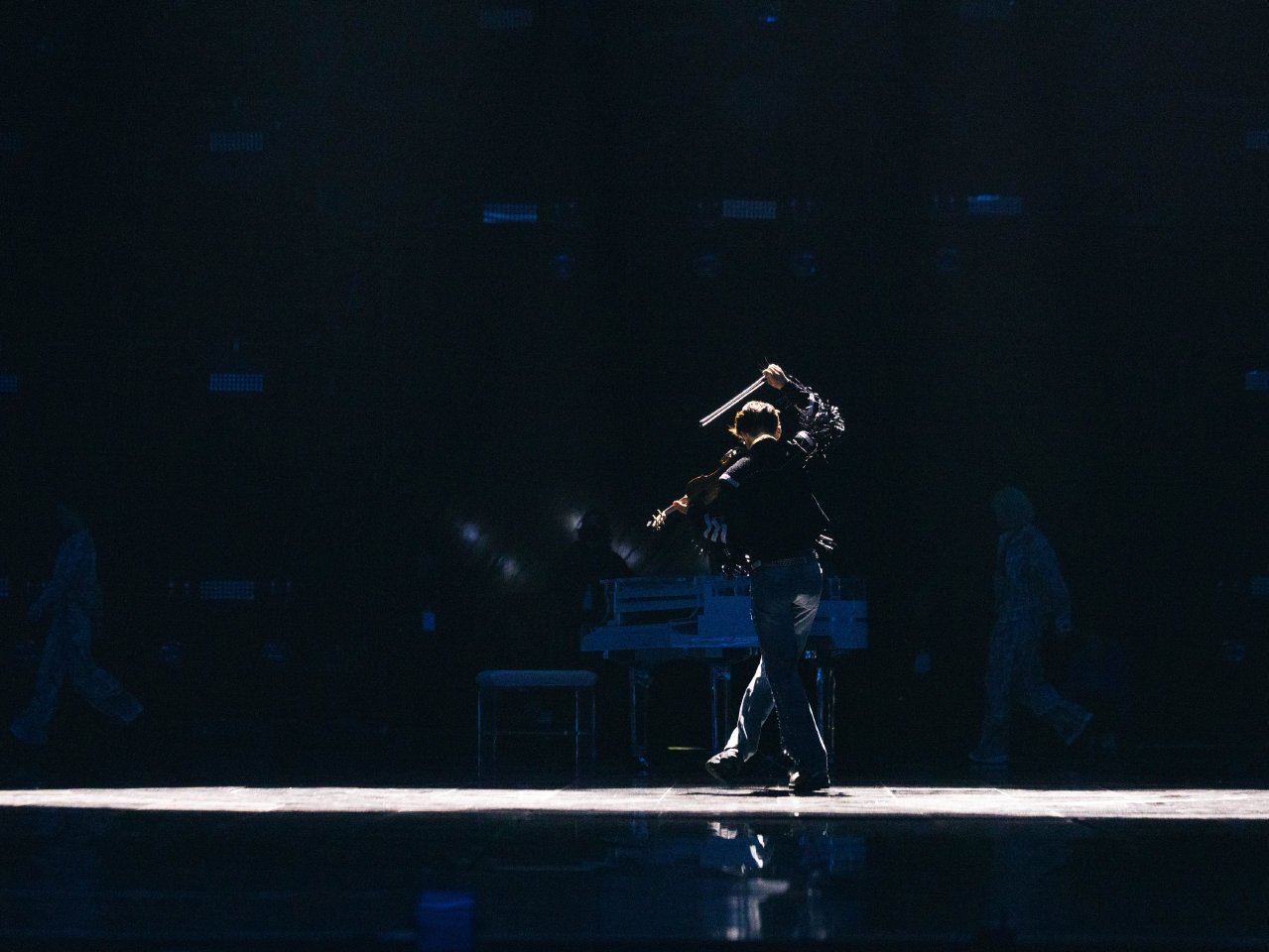 舞台能力太强了我的华连续唱跳4首不带喘，高音狂飙，我看的比你唱的还激动和紧张啊啊