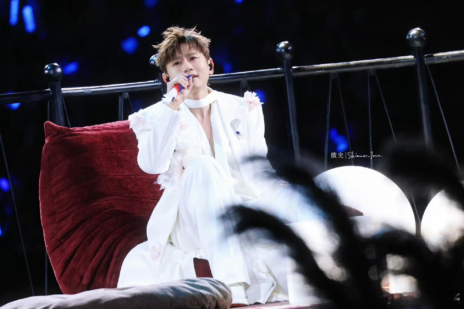 张杰新春场像个梦哇塞!张杰新春演唱会第九场落幕啦。连开九场尽显实力，新春“龙门阵