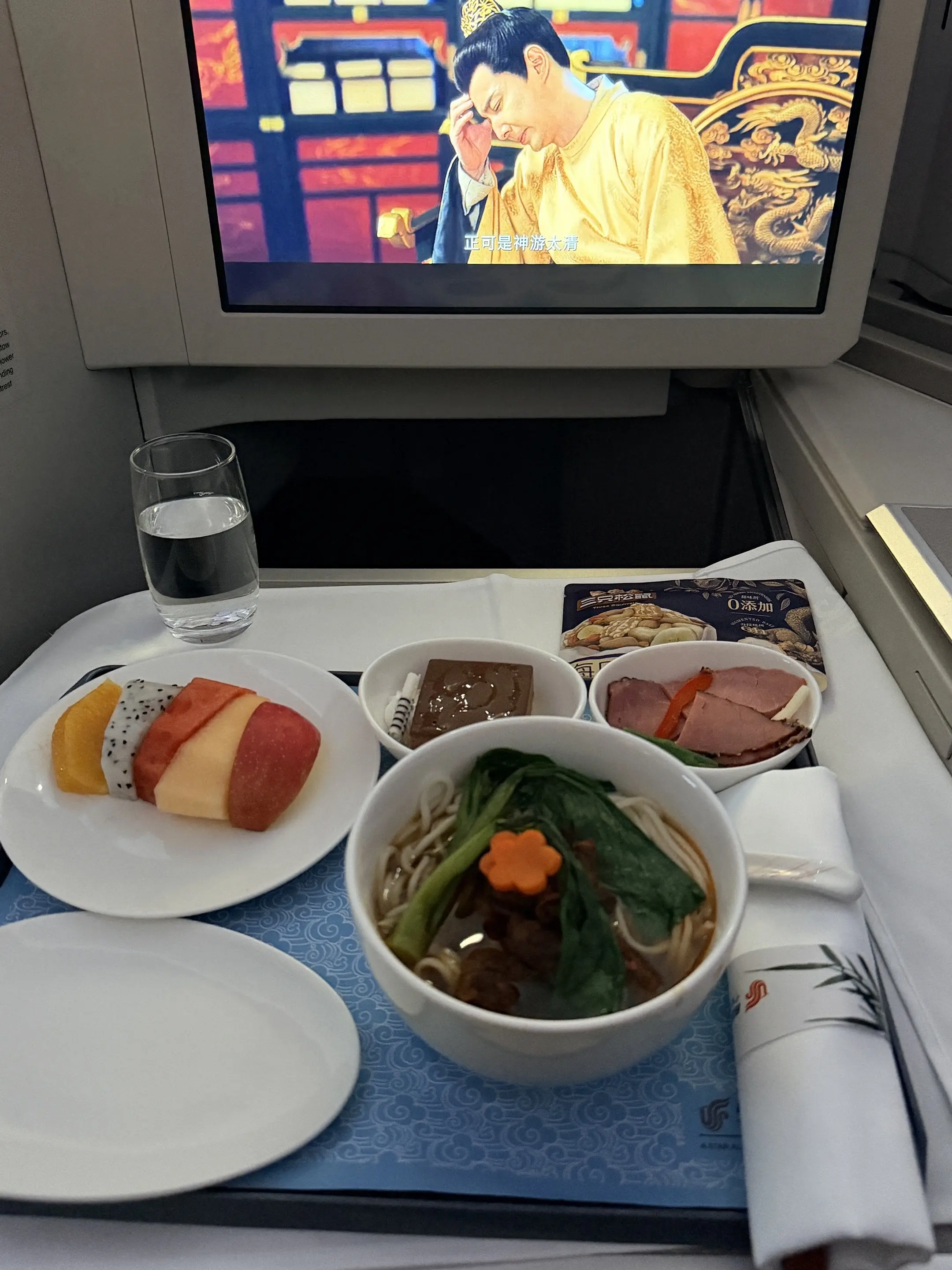 吃饱睡好 更有力气使打狗棒打狗