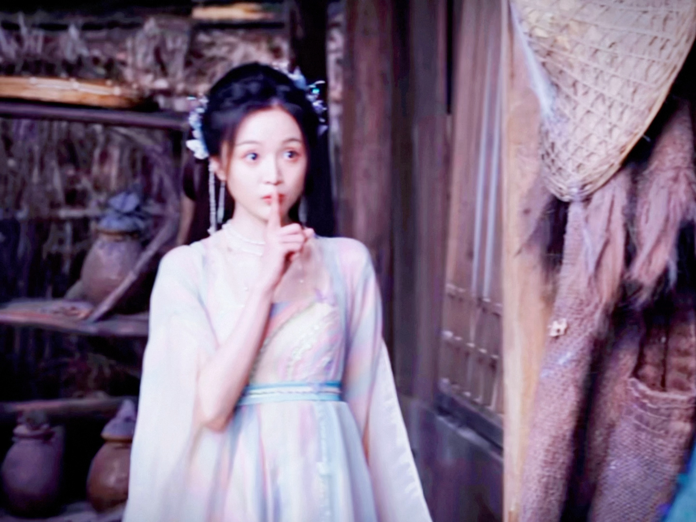 吴宣仪王权醉wxy吴宣仪淮水竹亭 王权醉（瞪着大眼睛）：嘘🤫淮水竹亭 ​​​