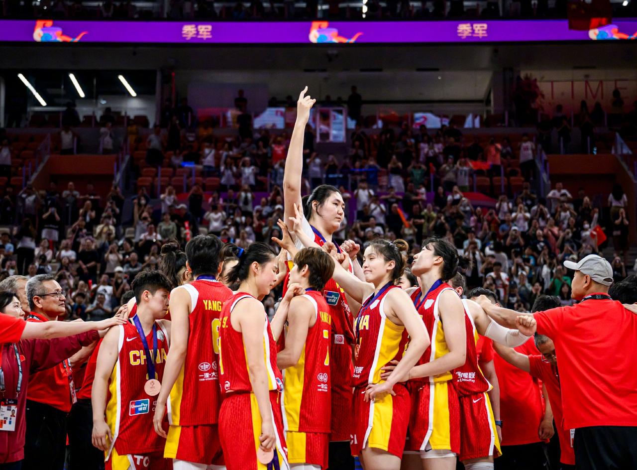 女篮57-48马里，张子宇终于有效果了，王思雨出场提速效果明显。

第三节开局李