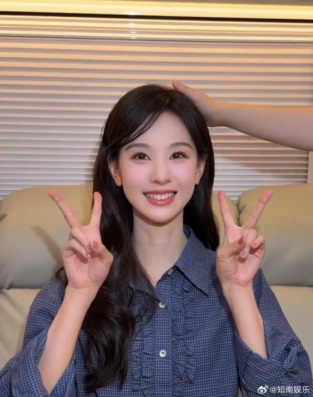 陈都灵世界最萌的兔子妹 谁懂啊陈都灵这组图直接萌到我捶床！软乎乎甜滋滋的，完全就