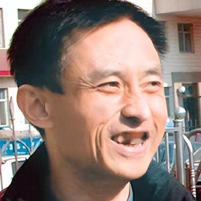 2002 年，河北唐山民警郭精忠夫妇在家中被蒙面歹徒袭击，重伤垂危。夫妇俩指认，