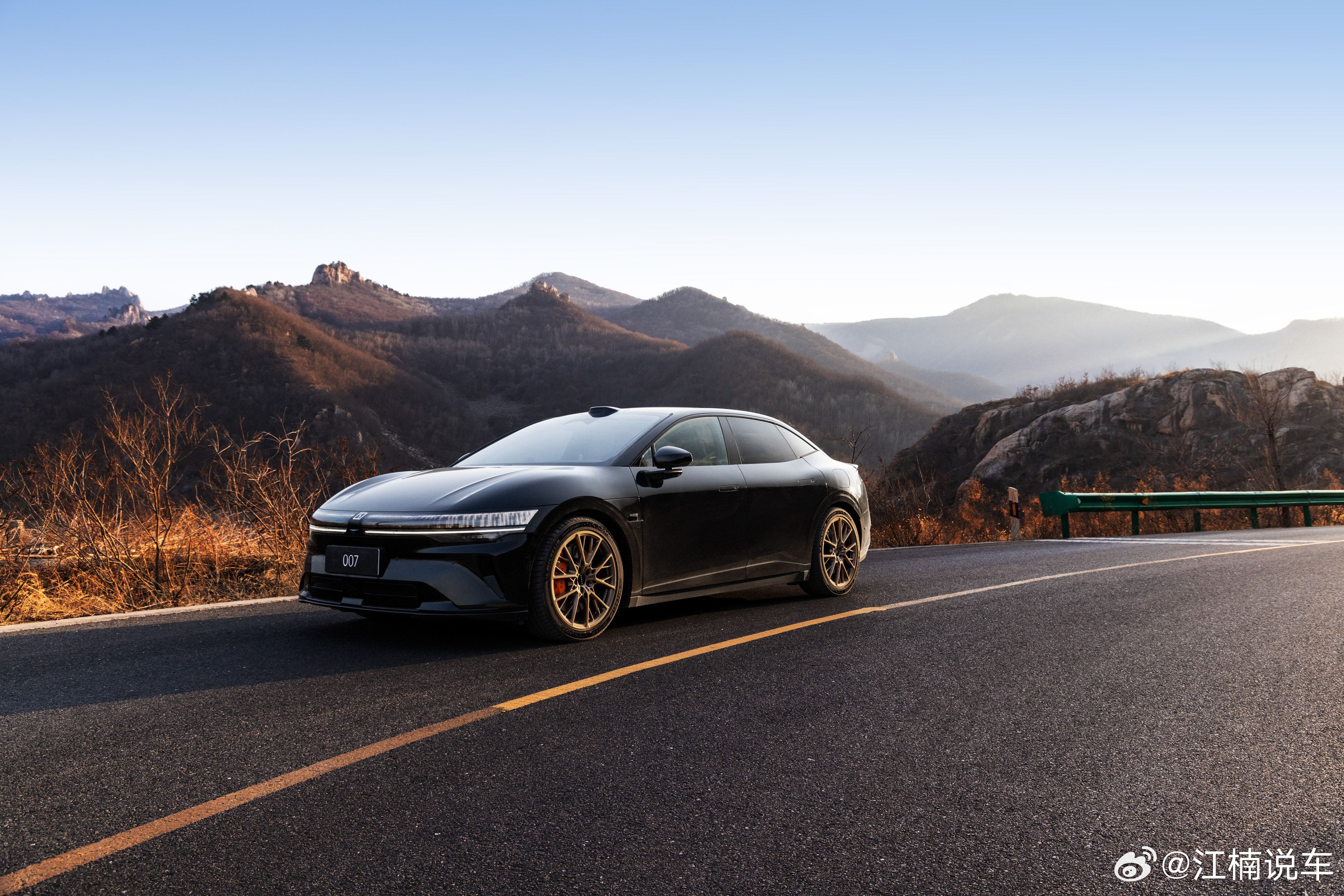 极氪于4月10日推出焕新7系——极氪007与007GT，权益后限时价19.39万