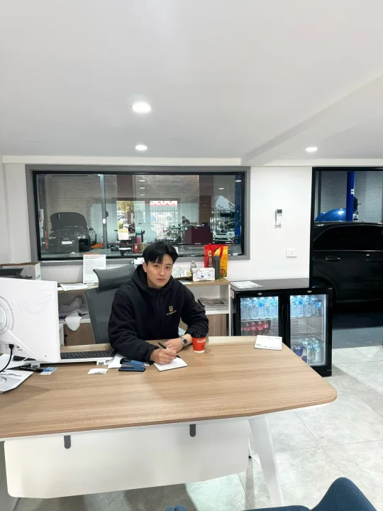 墨尔本隐藏的大帅哥修车行，卡师傅颜值