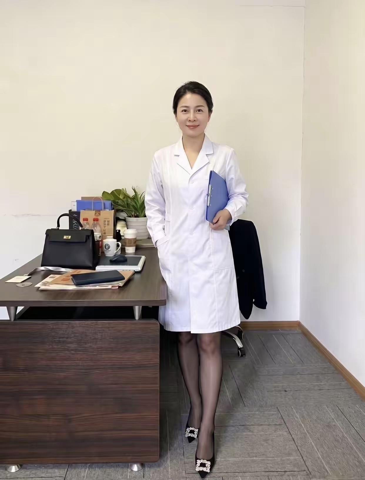 我在岗位，每天分享一些生活养生小技巧。
早睡早起身体好，早上吃好，中午吃饱，晚上