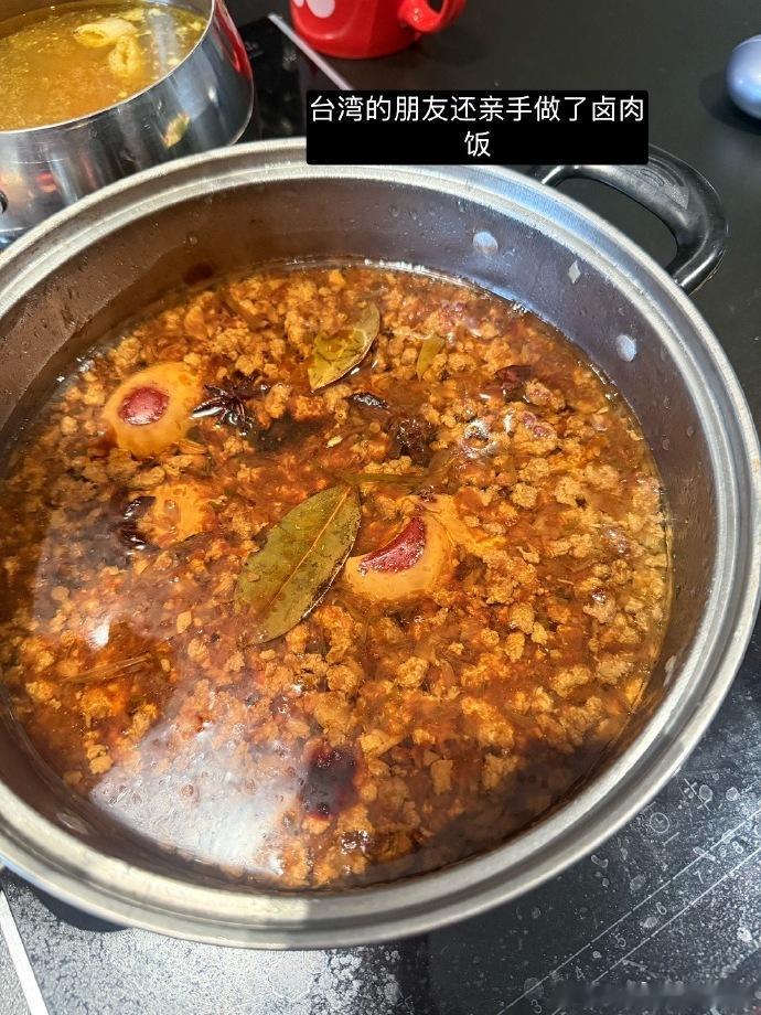 刘雨昕陈妍希周扬青聚会 潮流合伙人2真的百看不厌，每年都要翻出来重温，真心期待全