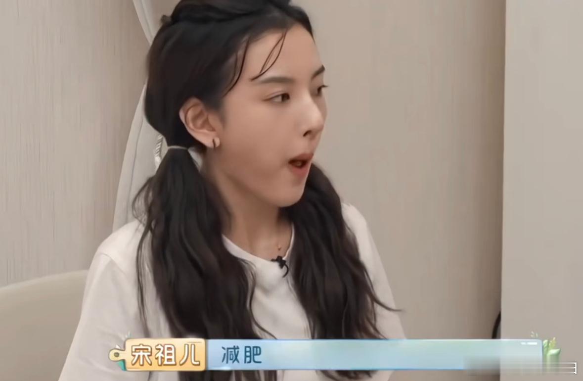 《减肥》《我忍得住》《吃一个没事》《虾不胖》哈哈哈哈哈哈哈哈减肥人狠狠同情了，没