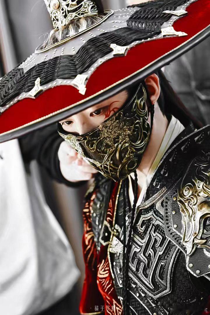 谁家男主正反派反复横跳南珩城楼抛弃发妻，离十六又救下女主，一个极致反派，一个暖心