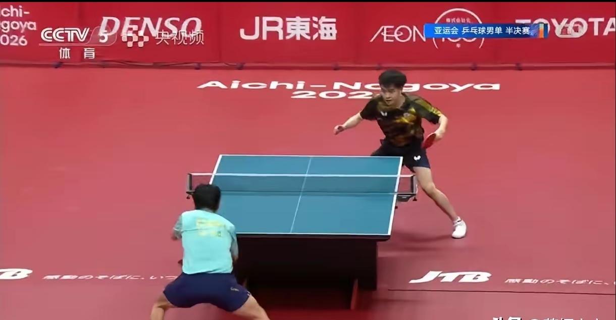 听出来了，亚运会今天男乒半决赛中，那个扯嗓子带领一群人给林均儒加油的，很明显就是