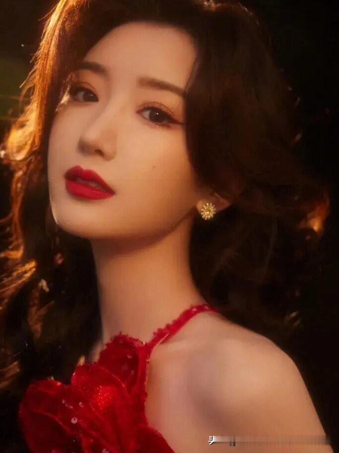 演员，毛晓彤说，零三年，我十四岁，在天津老家，与妈妈一起生活，有一次，她去洗澡，