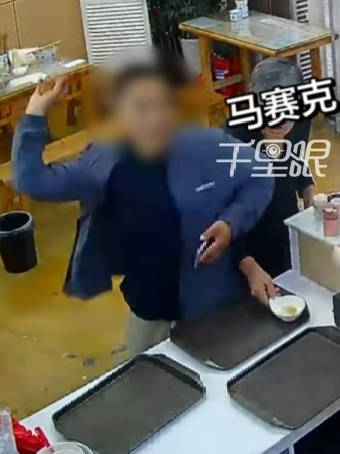 两个鸡蛋，一场闹剧。据媒体报道，9月22日西安一家早餐店，两位老人点餐没吃完，拿