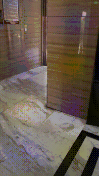 上海某公寓电梯形似棺材 外卖：晚上不敢去4月21日，上海一名外卖员在社交平台发布