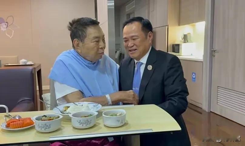 他信和佩通坦为什么会输阿努廷？四大因素打得他信无还手之力：1、 阿努廷实在是太圆