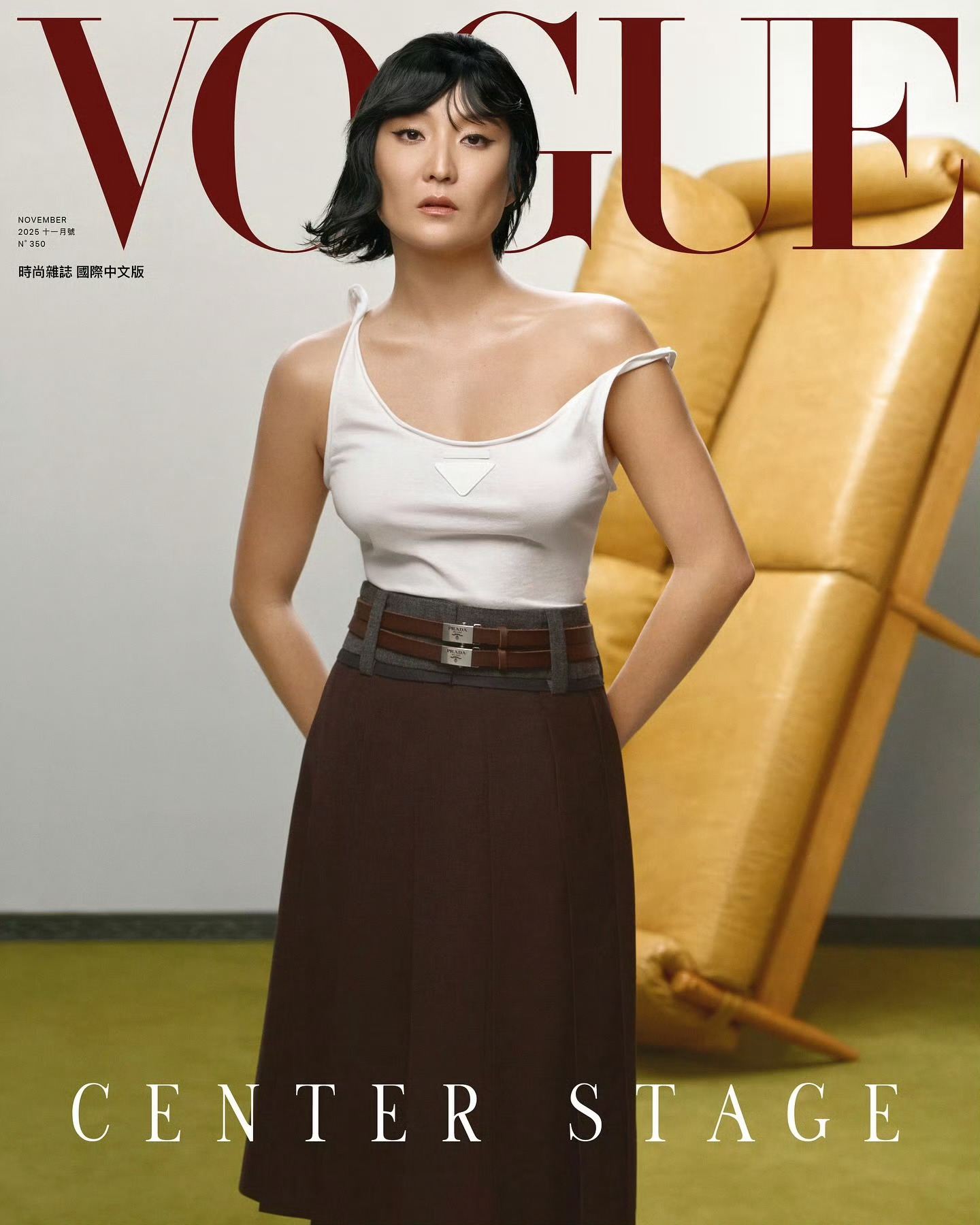 PRADA十一月蛮努力，目前在亚区包揽三本VOGUE封面为新季宣传。Vogue 