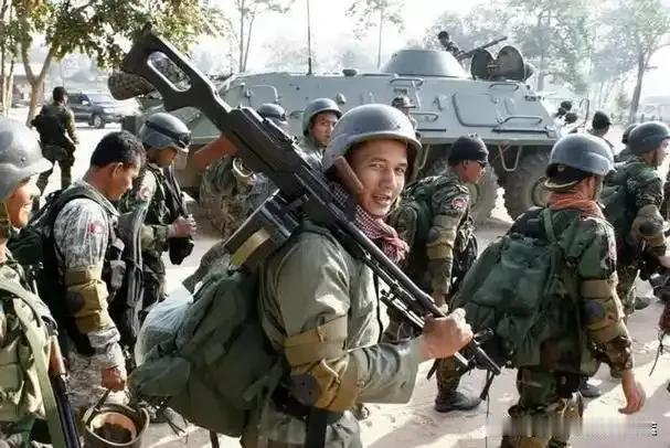 泰柬边境冲突升级！特朗普一通电话竟让两国停火？
 
泰国和柬埔寨边境冲突直接炸锅