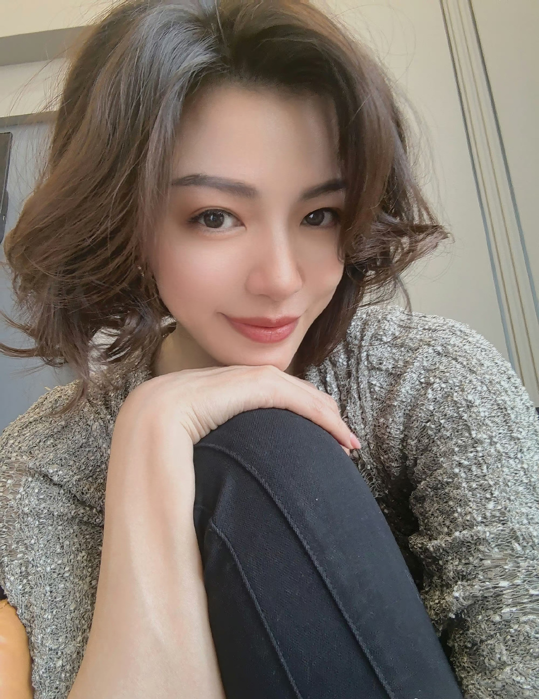 真的搞不懂两个女生长的都挺好看，为什么会喜欢上高。两个女的还抢，他又不是很红啊；