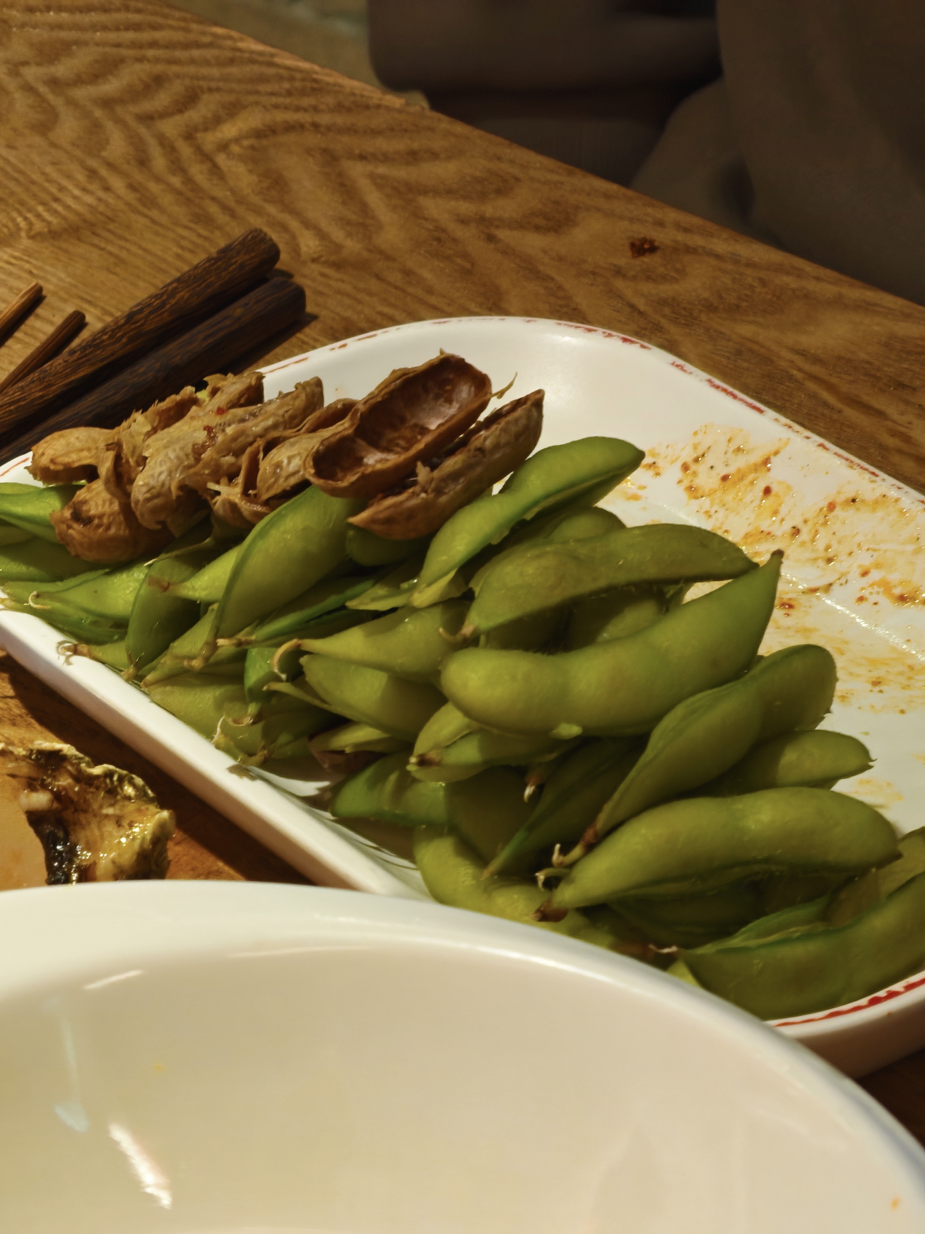 出来跟一起吃夜宵，原来强迫症都是这样吃饭的